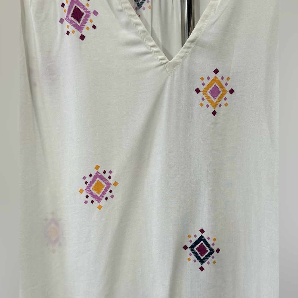 New Old Navy Cream Blouse with Colorful Embroidery Sleeveless XS - Picture 5 of 5
